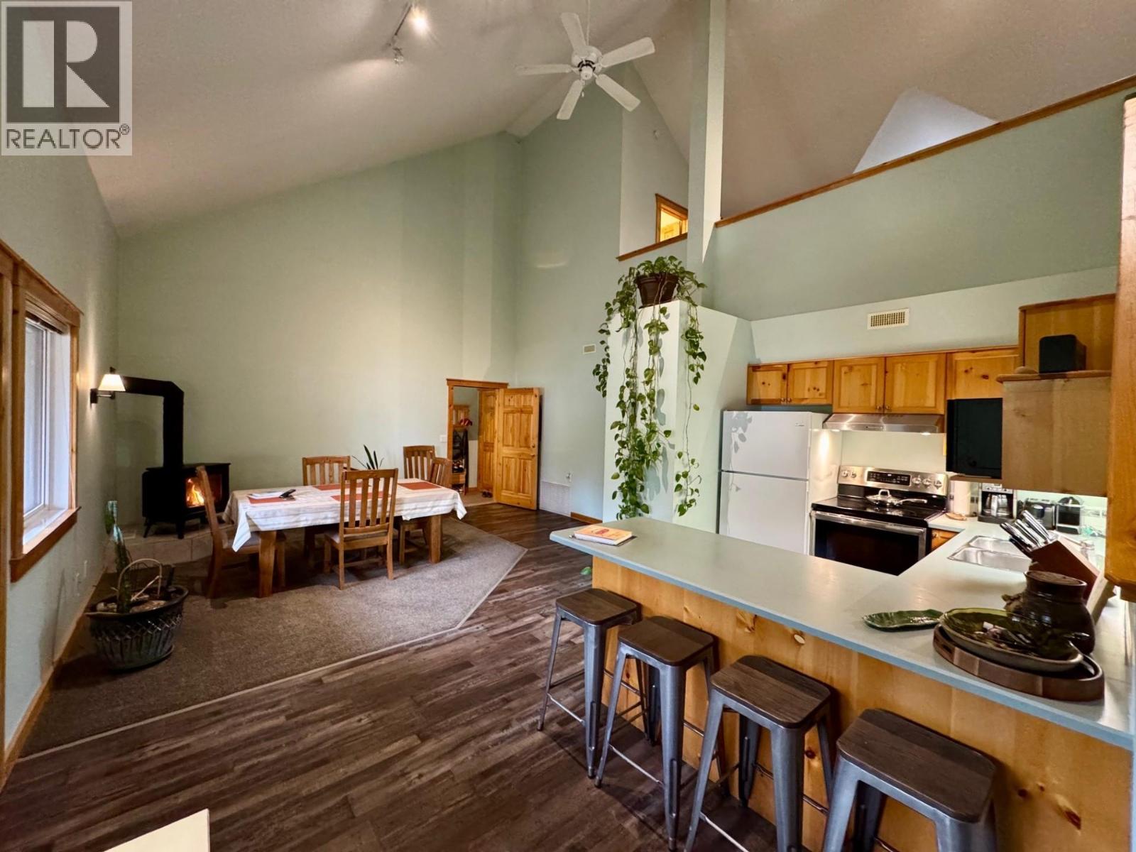 2 300 CANYON Trail, Fernie