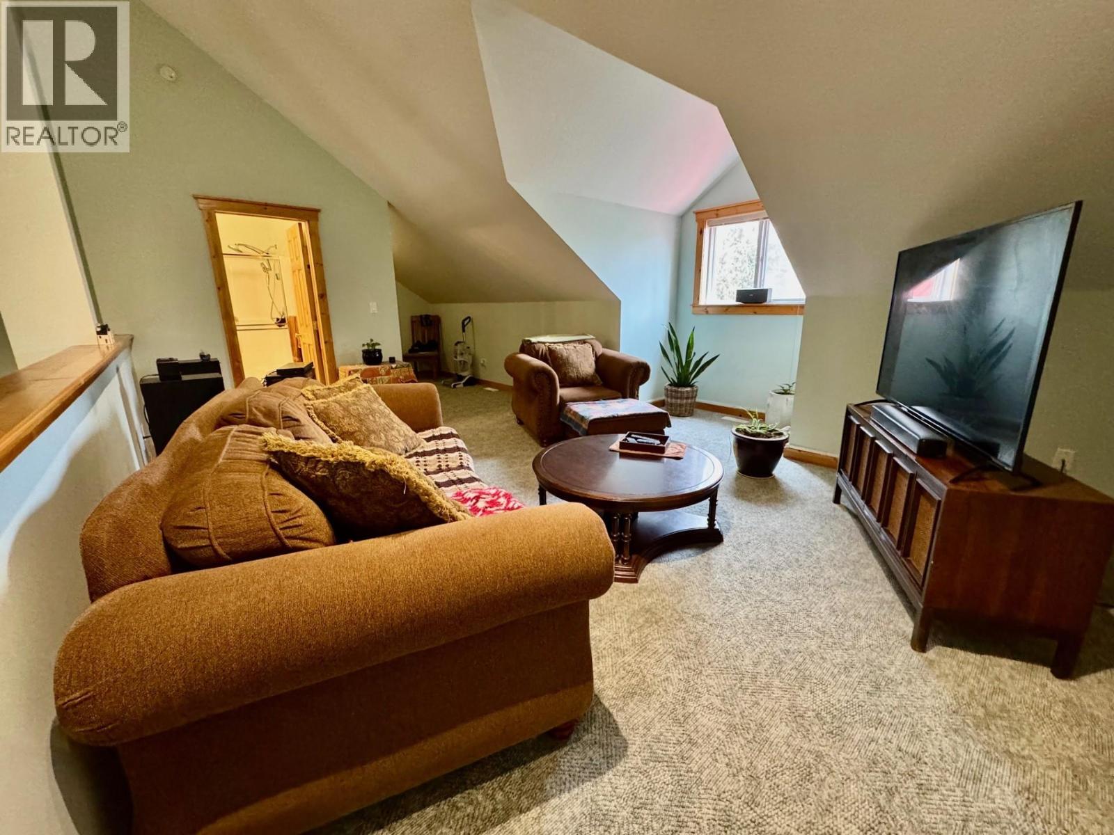 2 300 CANYON Trail, Fernie