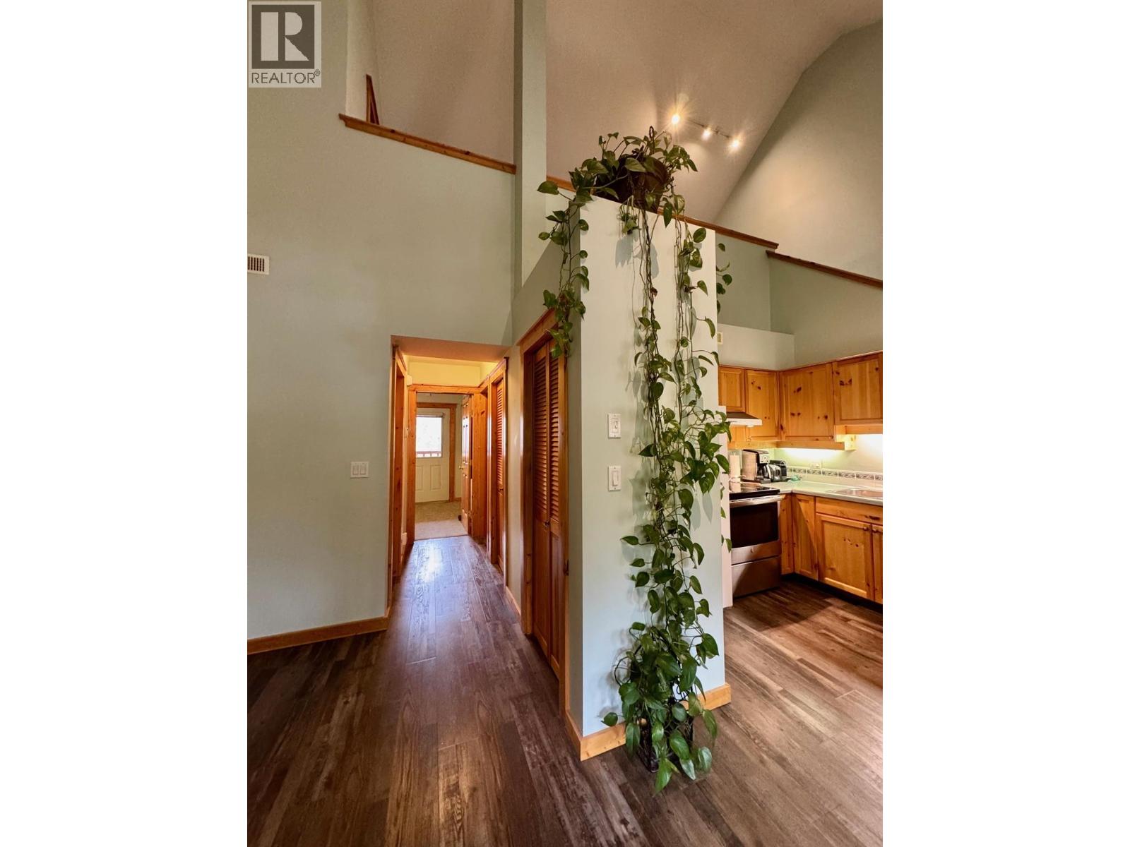 2 300 CANYON Trail, Fernie