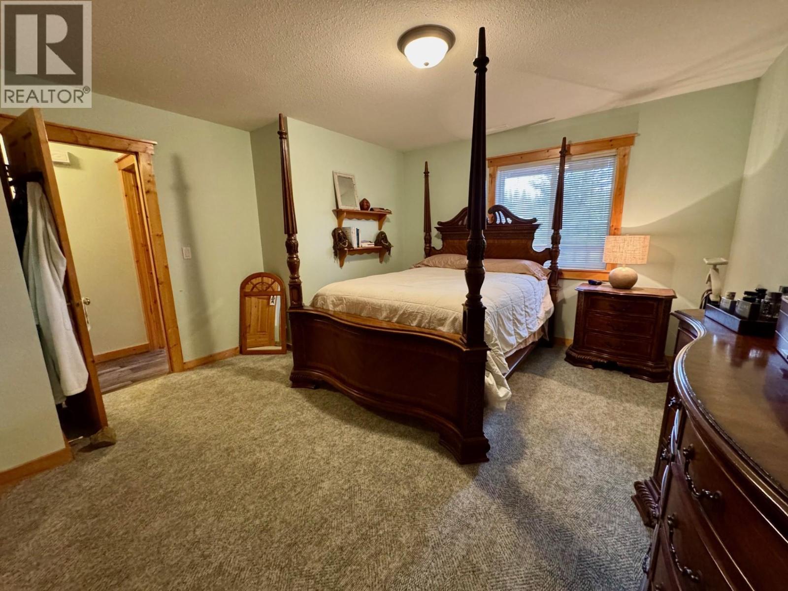 2 300 CANYON Trail, Fernie