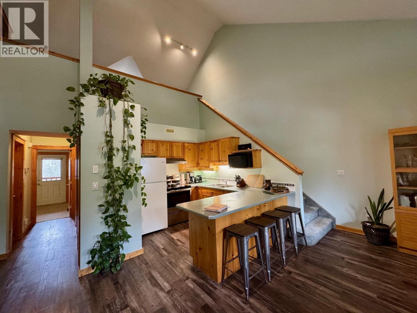 2 300 CANYON Trail, Fernie