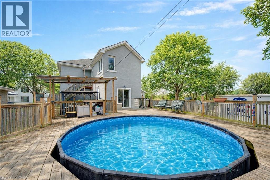 18 KAY Street, Cambridge, Ontario N1S2T6 - Photo 2