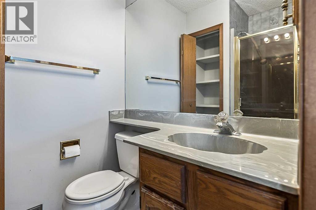 Single Family House 4 Level for Sale in  Macewan Meadow Way NW MacEwan Glen Calgary 