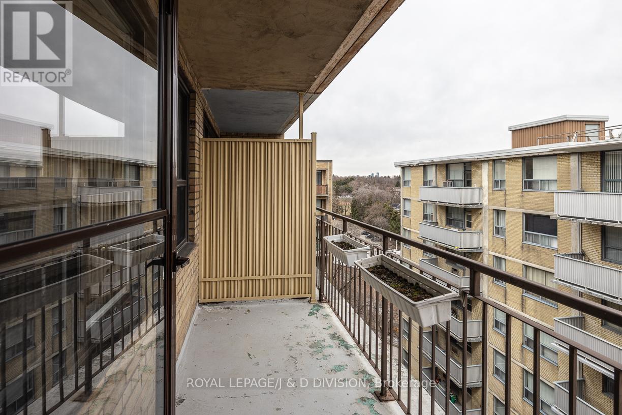 #716 660 EGLINTON AVENUE W - 12