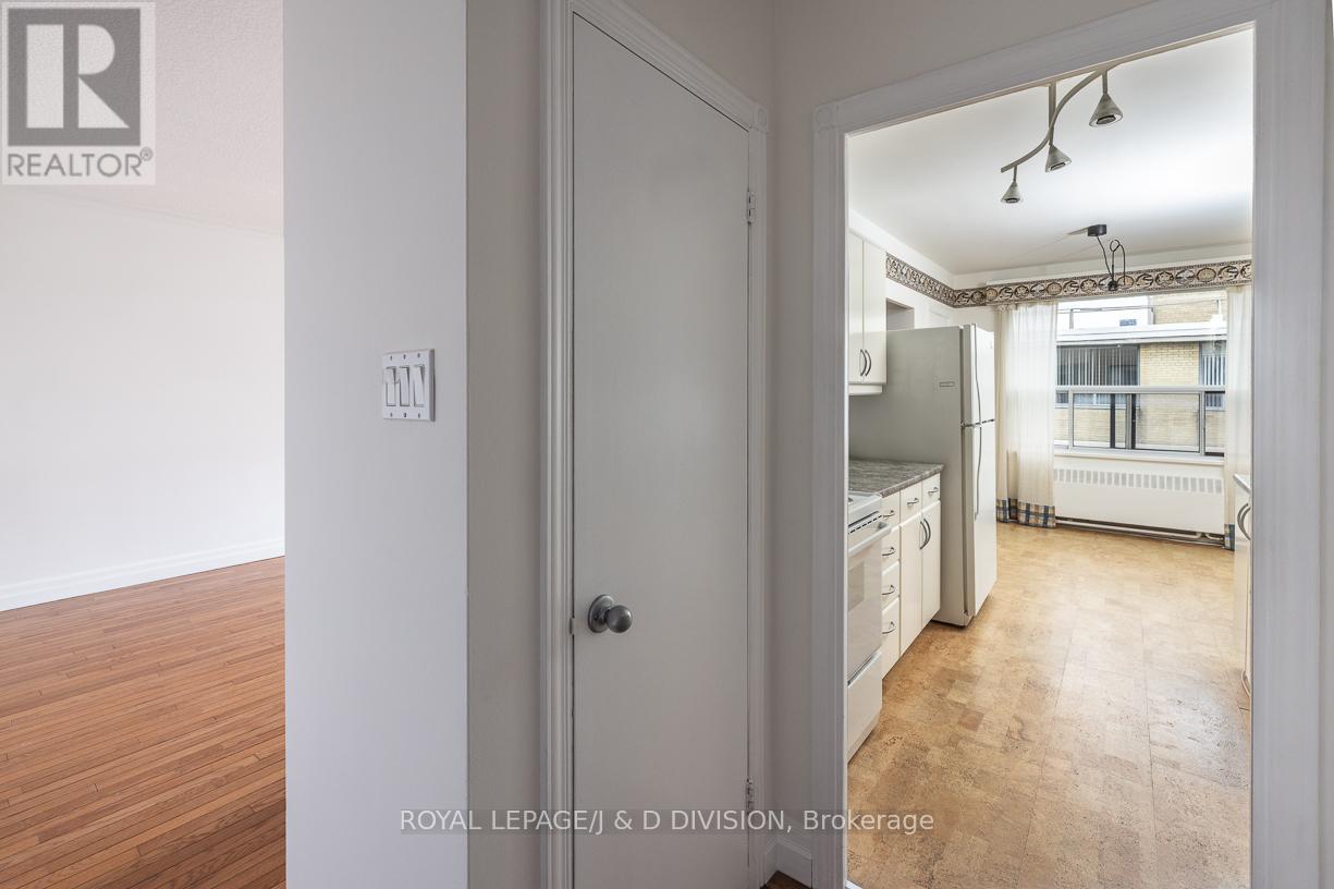 #716 660 EGLINTON AVENUE W - 7