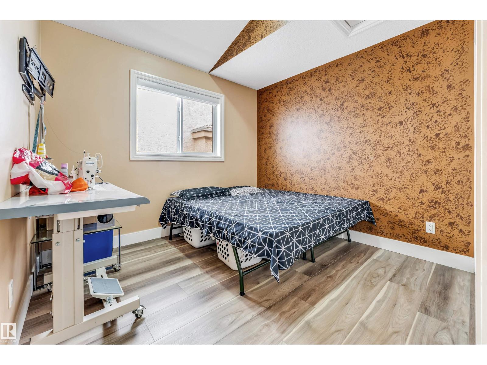 3228 18 st NW - 12