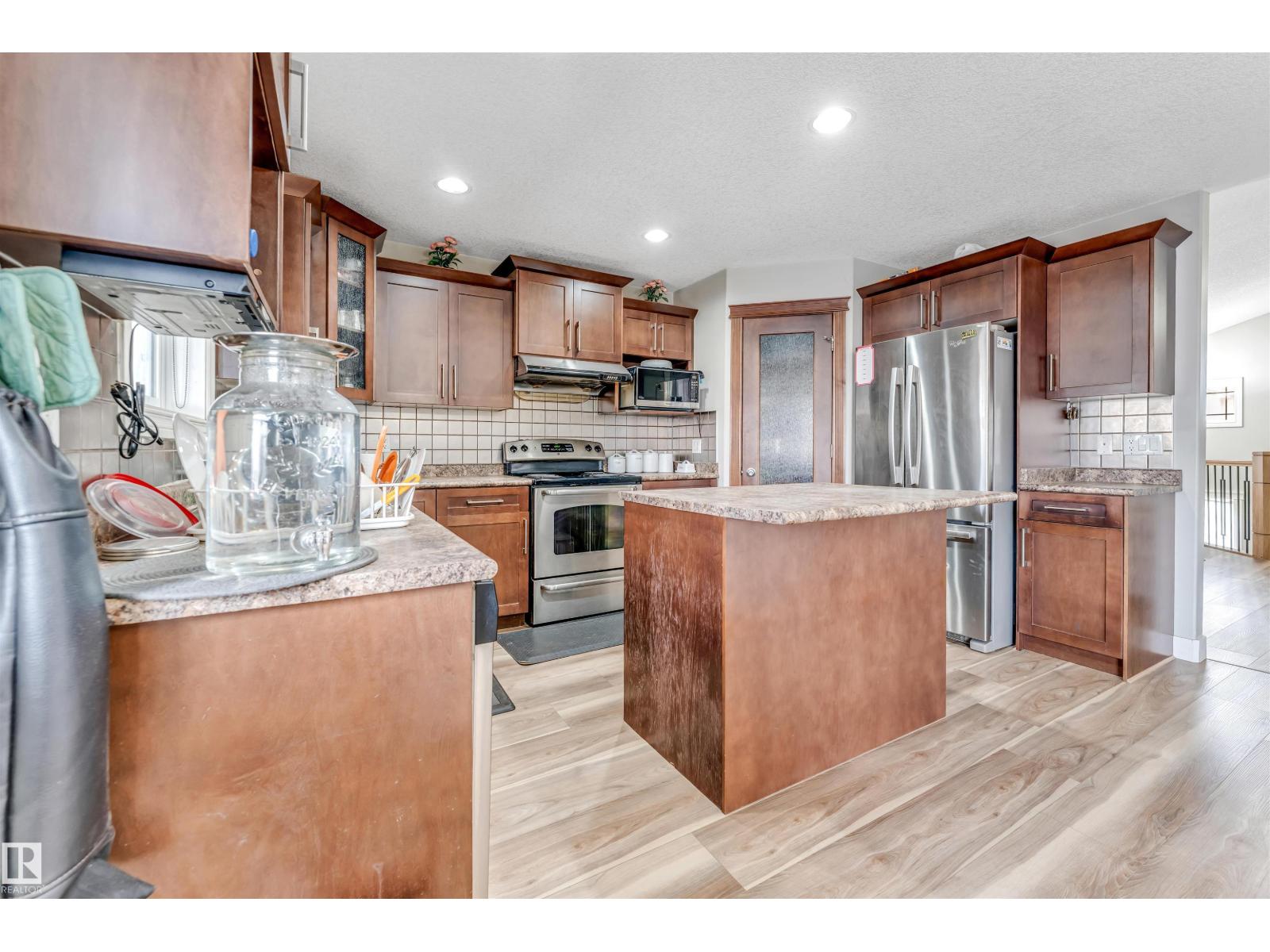 3228 18 st NW, Edmonton