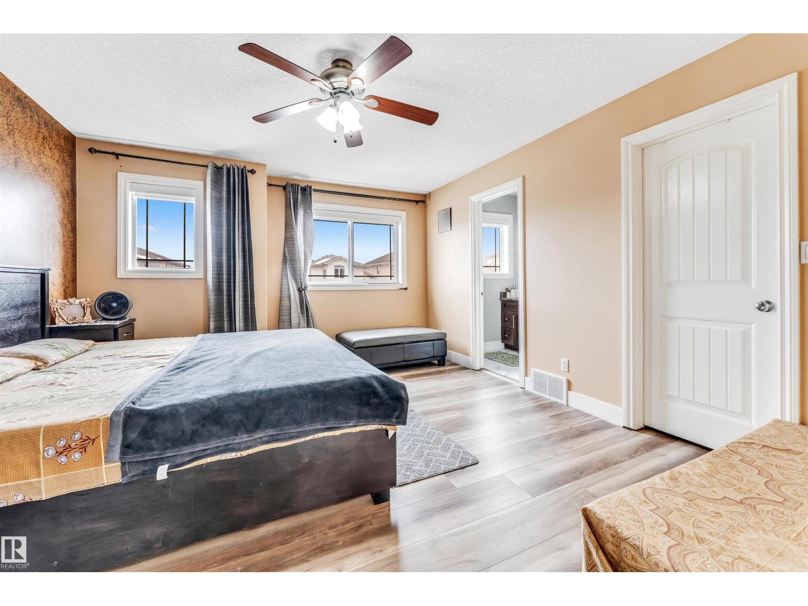 3228 18 st NW - 23