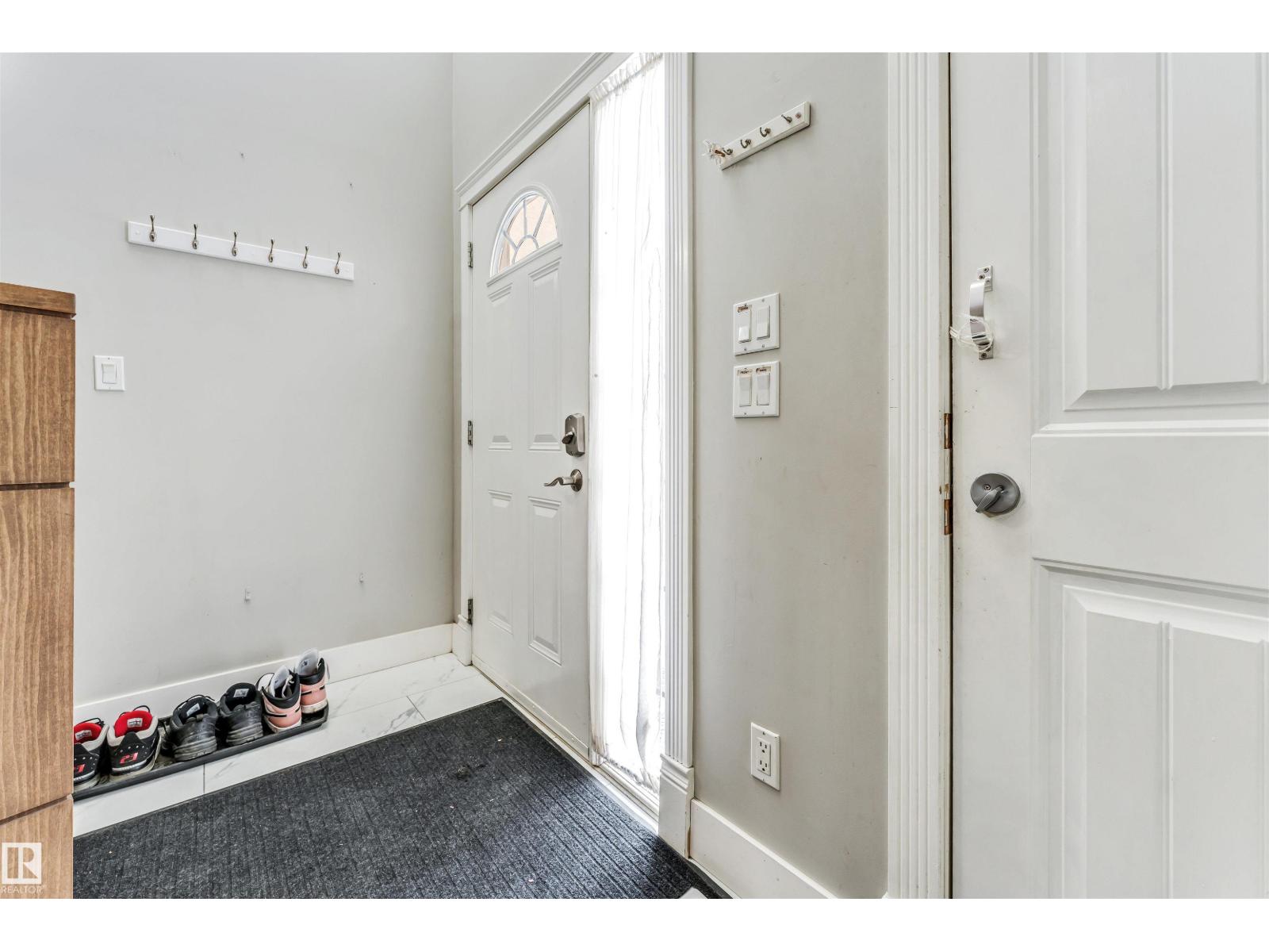 3228 18 st NW - 5