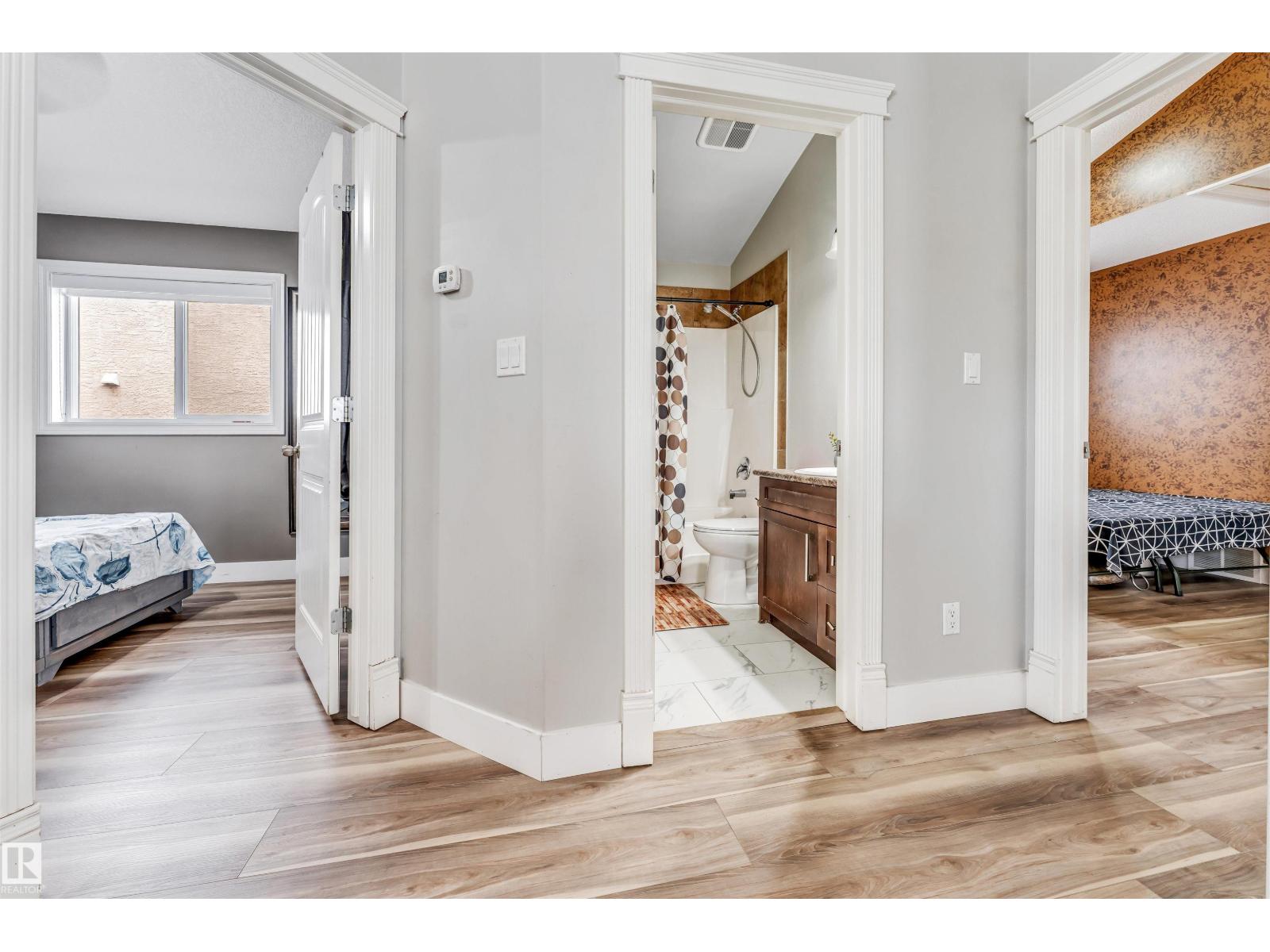 3228 18 st NW - 8