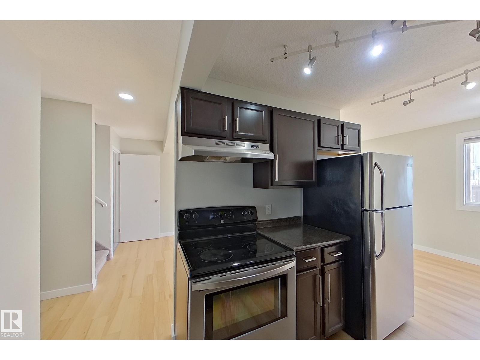 184 CORNELL CT NW, Edmonton