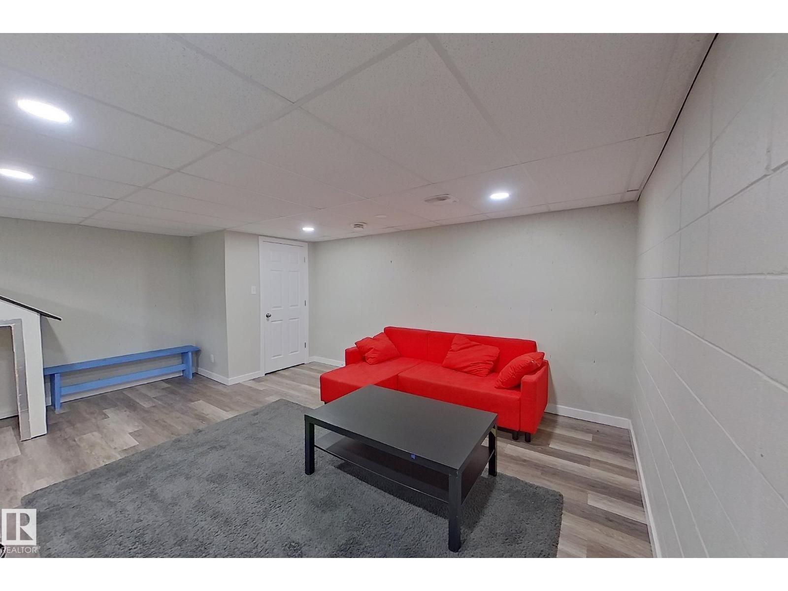 184 CORNELL CT NW, Edmonton