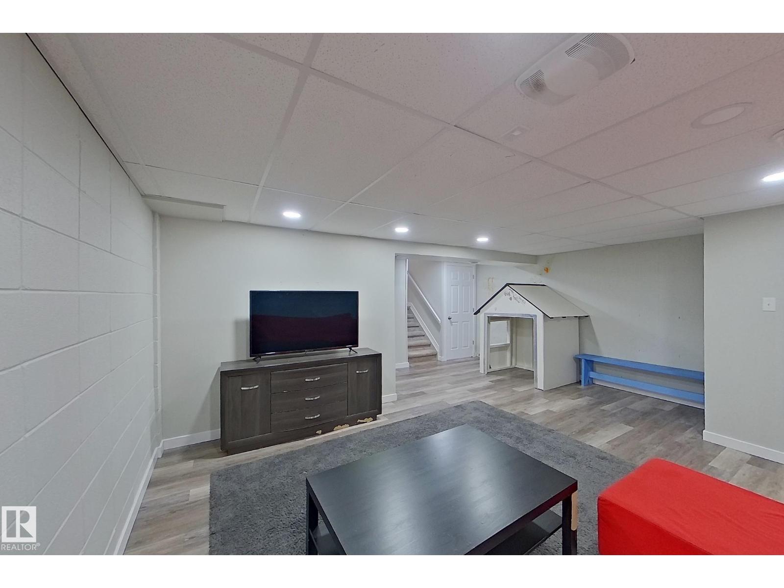 184 CORNELL CT NW, Edmonton