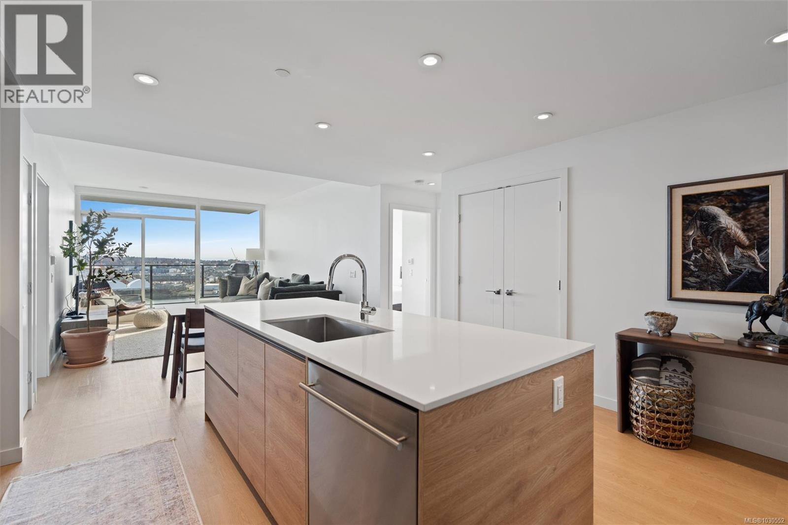 1102 369 Tyee Road, Victoria