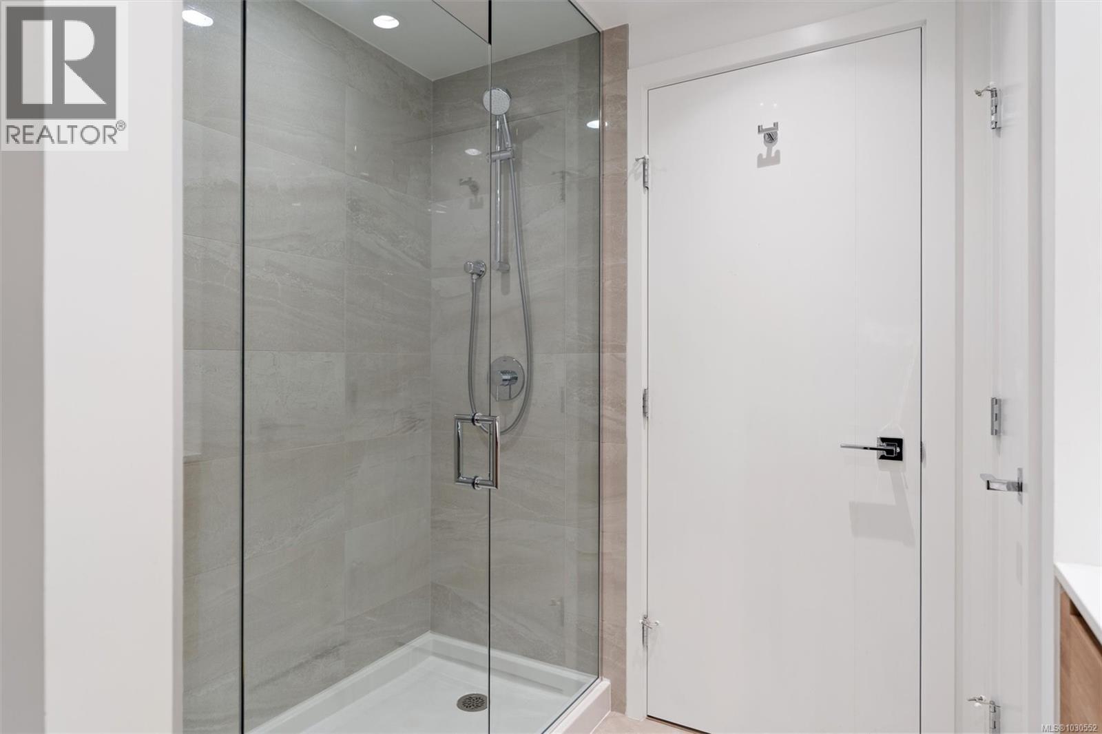 1102 369 Tyee Road, Victoria