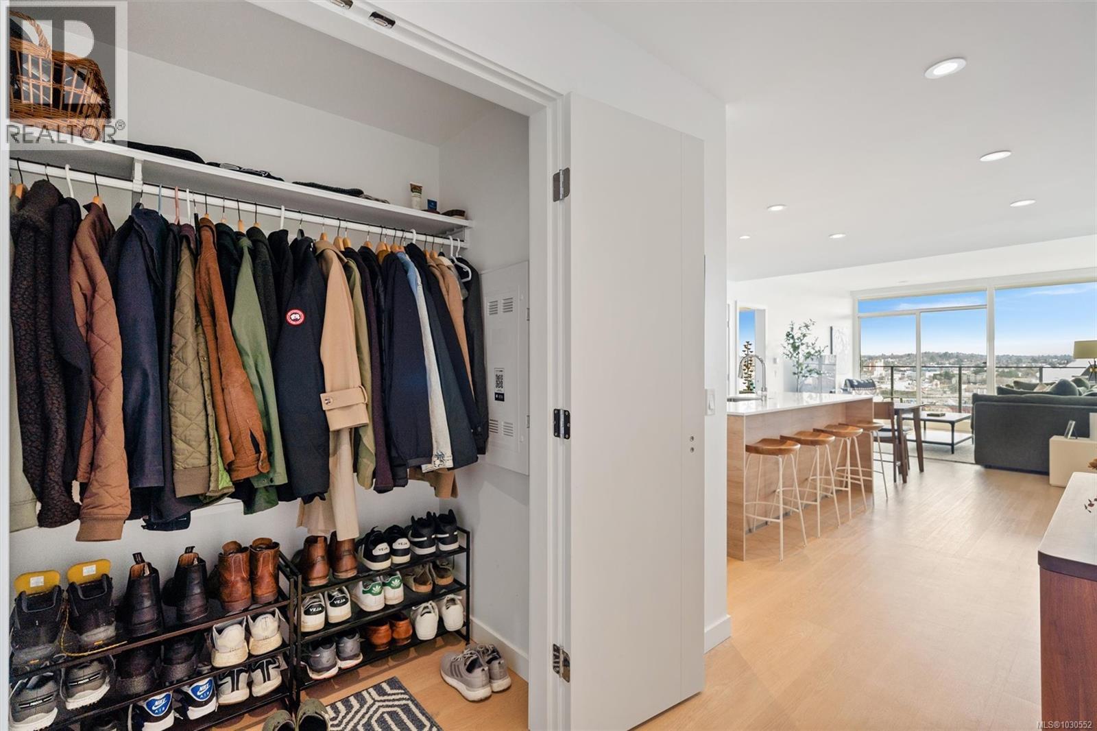 1102 369 Tyee Road, Victoria