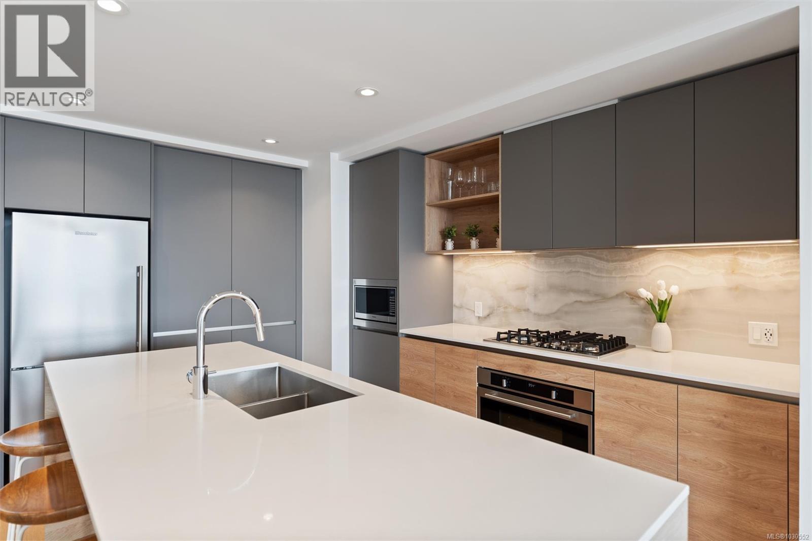 1102 369 Tyee Road, Victoria