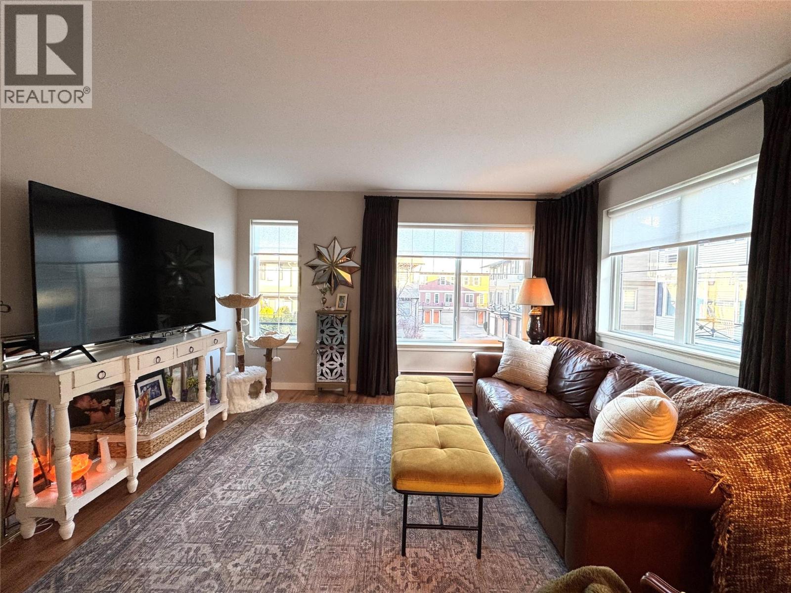 #20 1970 BRAEVIEW PLACE - 10