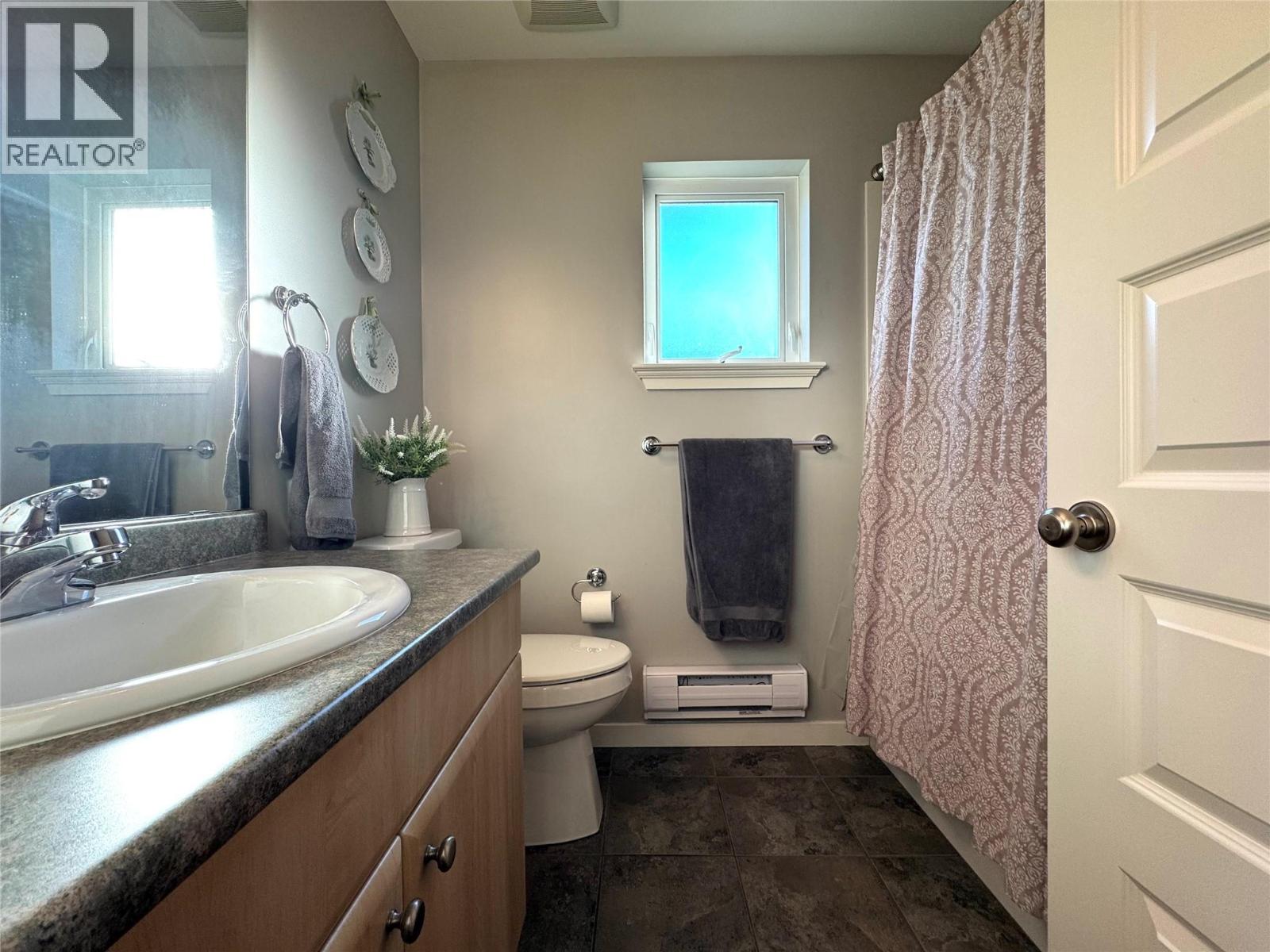 #20 1970 BRAEVIEW PLACE - 18