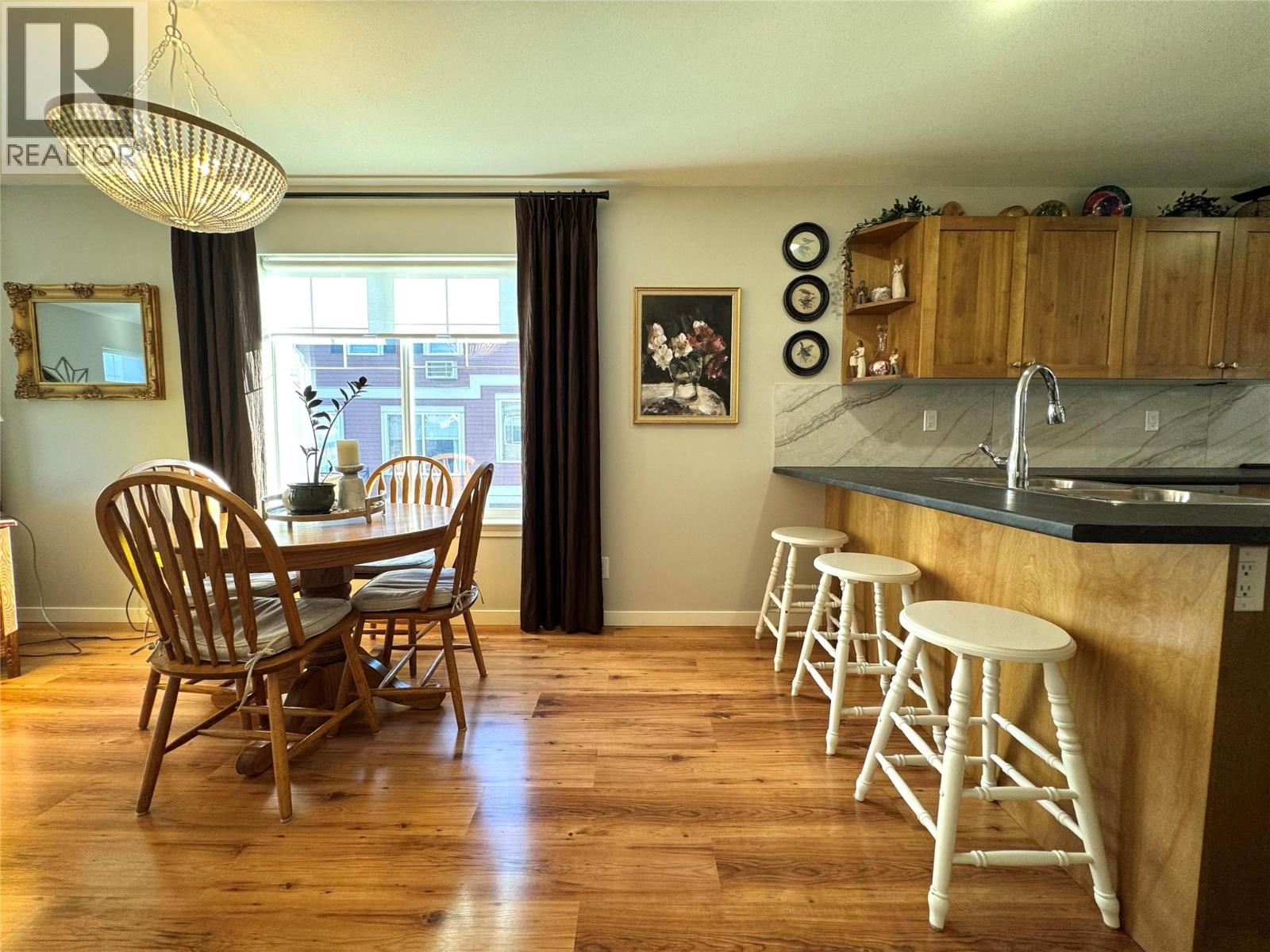 #20 1970 BRAEVIEW PLACE - 12