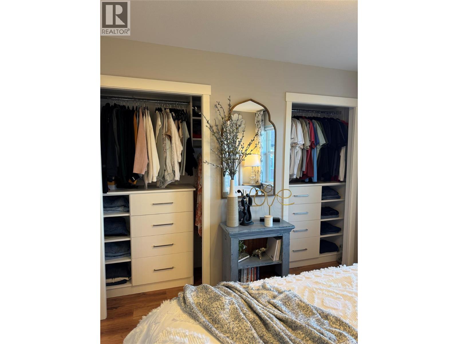 #20 1970 BRAEVIEW PLACE - 23