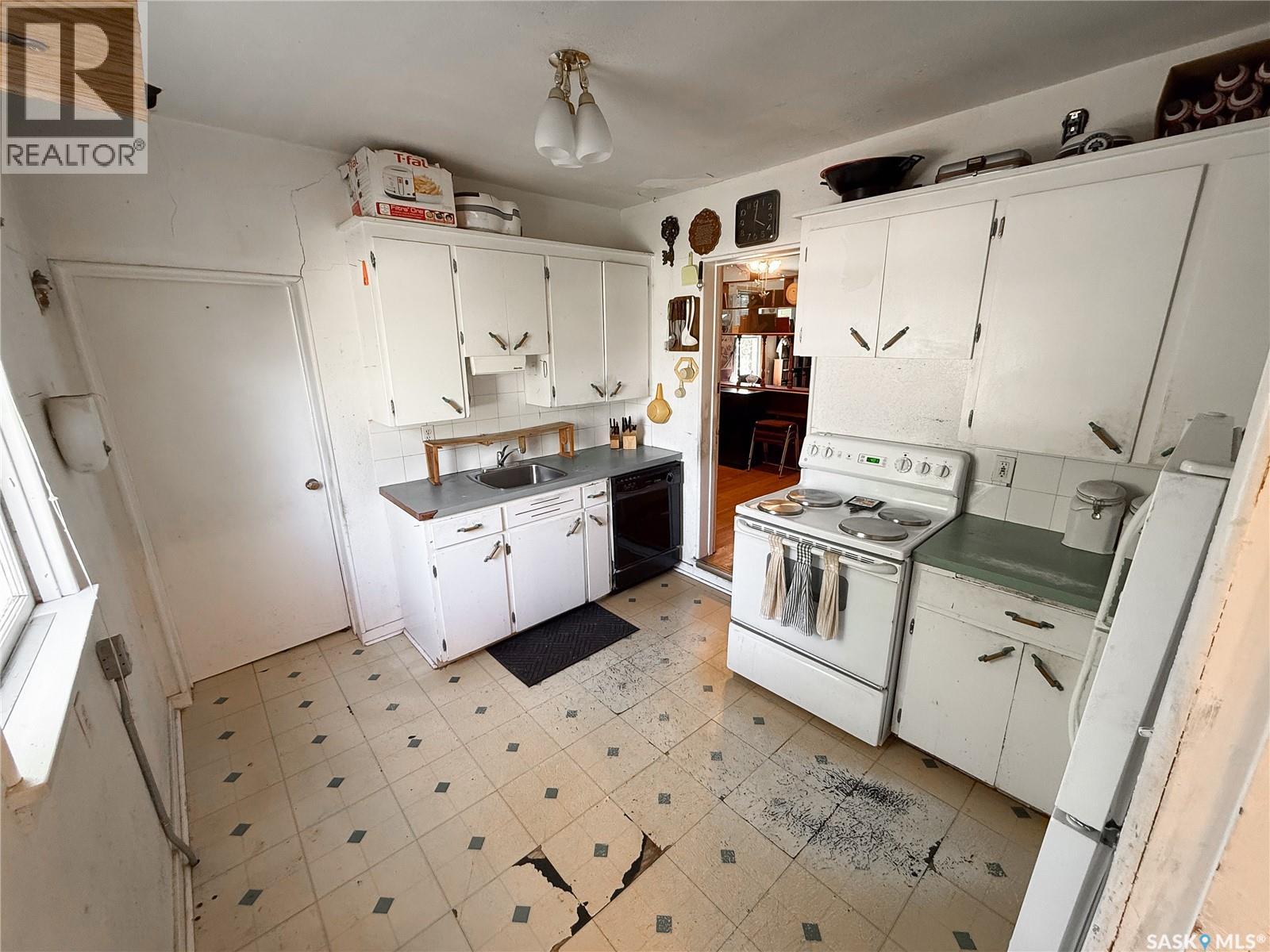 Single Family House Bungalow for Sale in  nd AVENUE NE Swift Current 