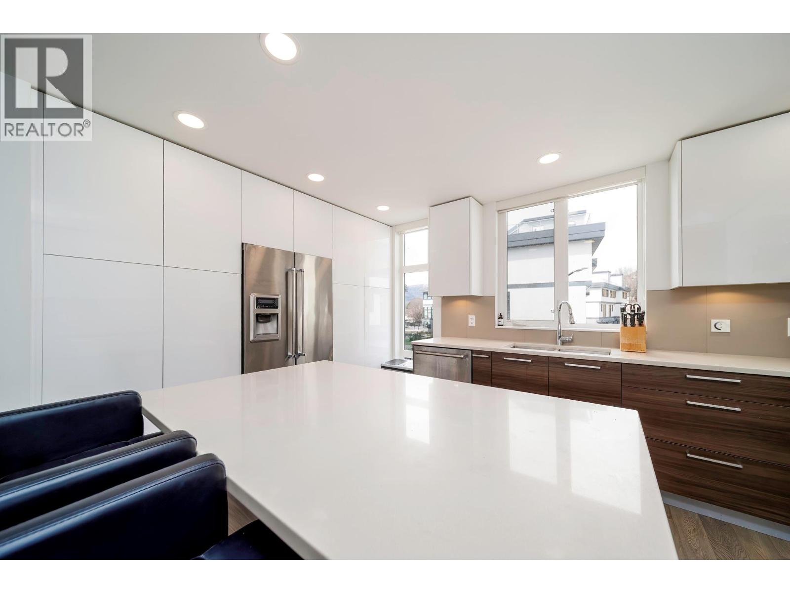 #29 1515 Highland Drive N - 16