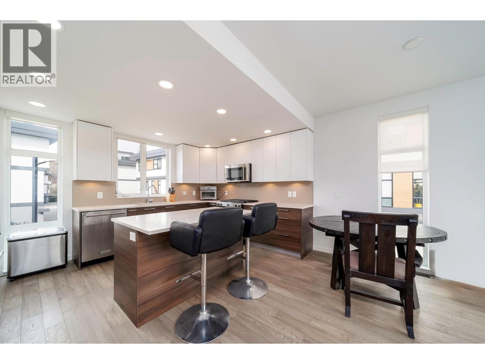 #29 1515 Highland Drive N - 4