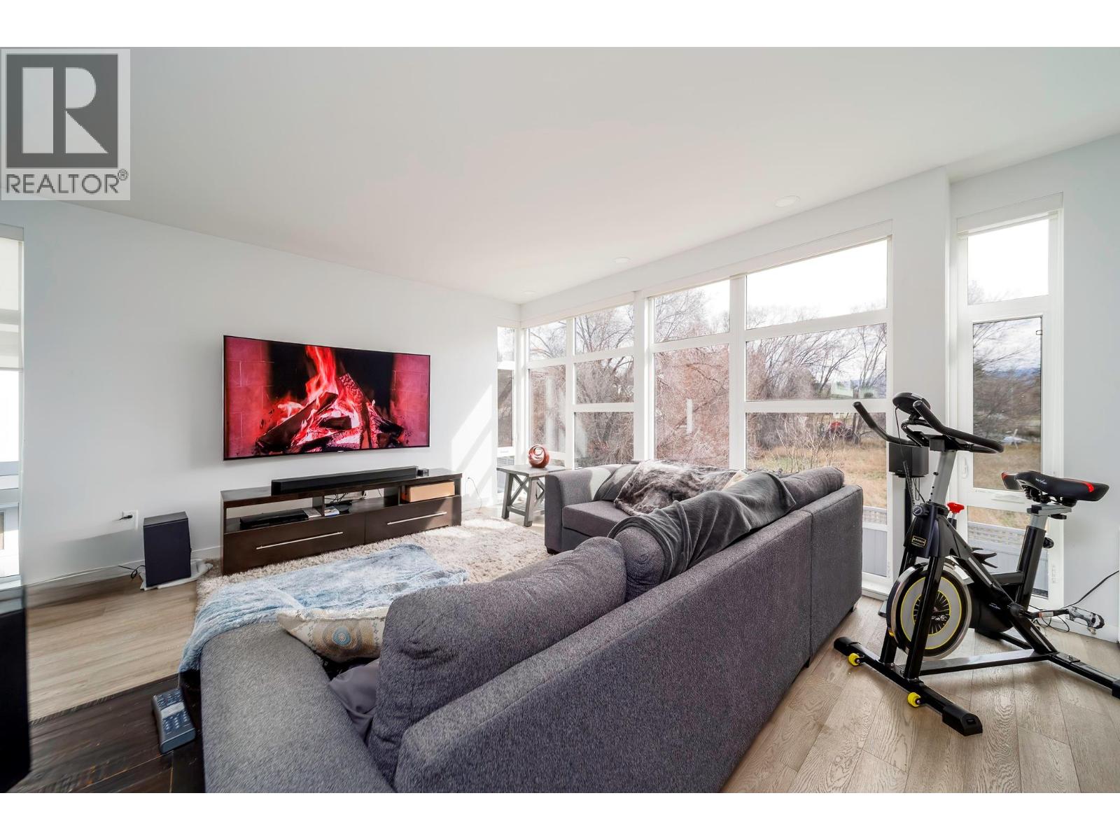 #29 1515 Highland Drive N - 5