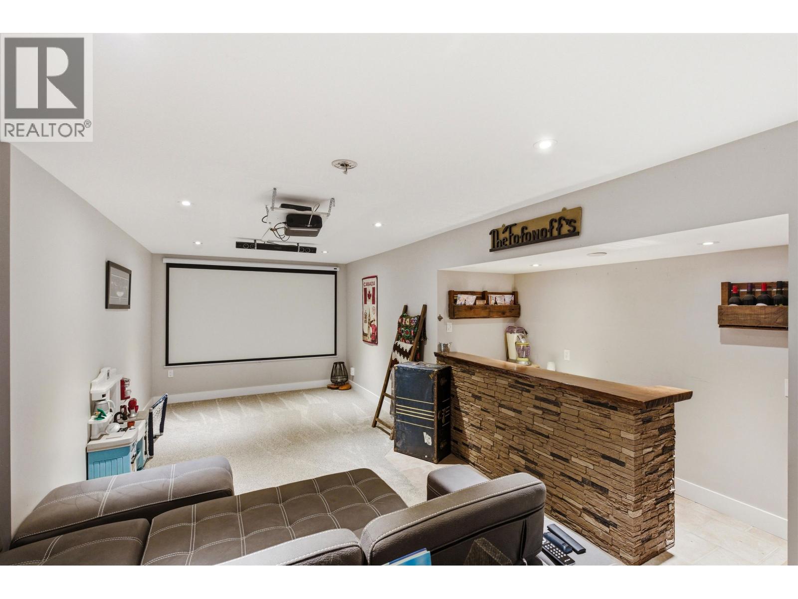 716 PIGEON AVENUE - 18