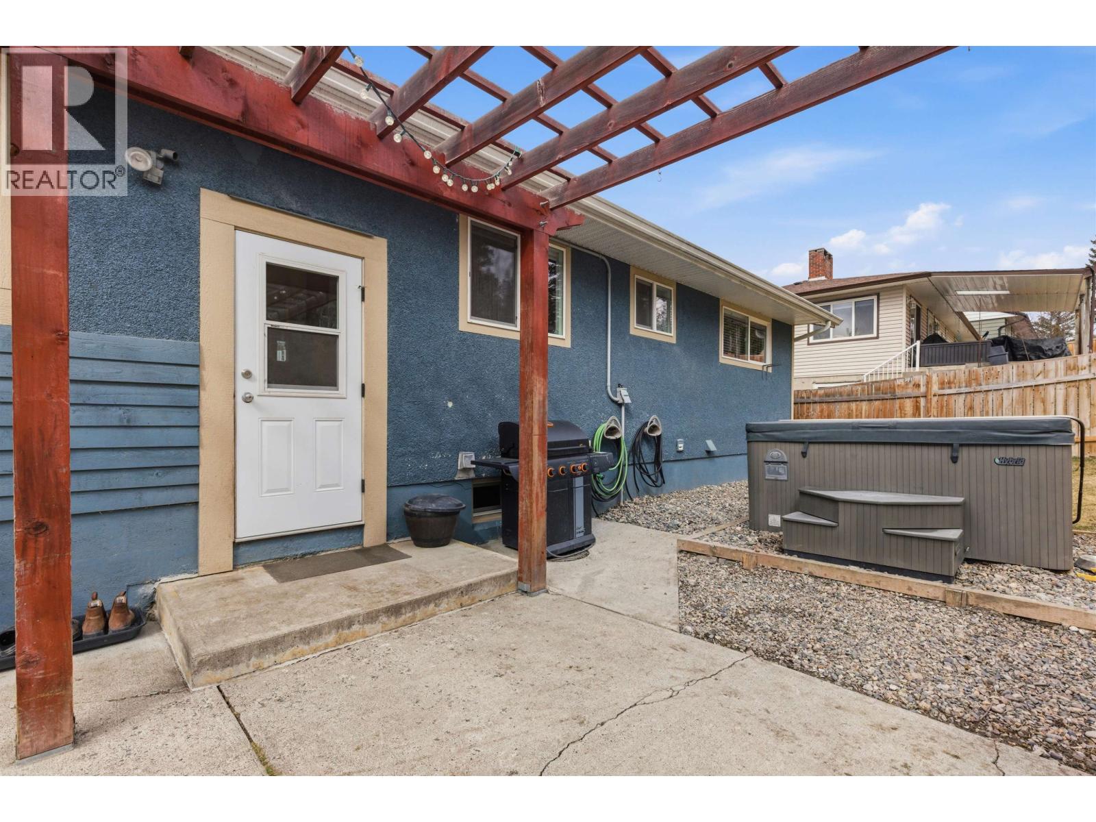 716 PIGEON AVENUE - 27