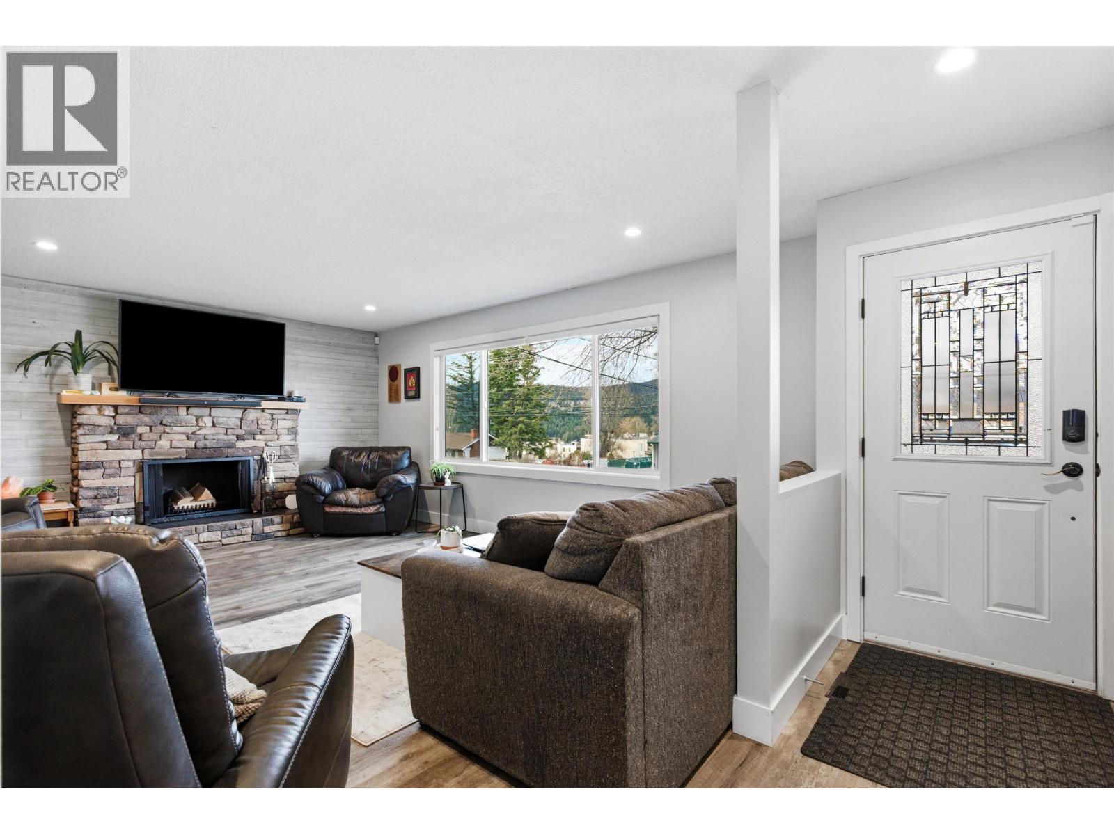 716 PIGEON AVENUE - 5