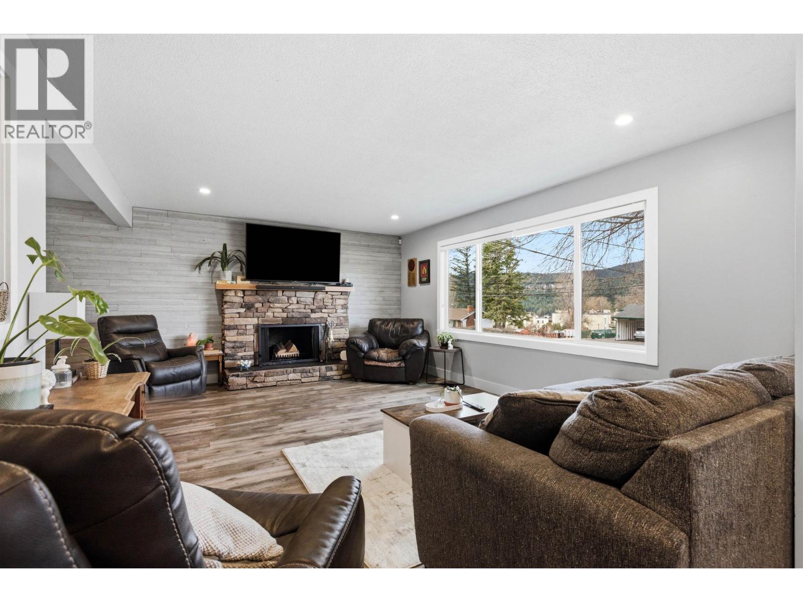 716 PIGEON AVENUE - 6