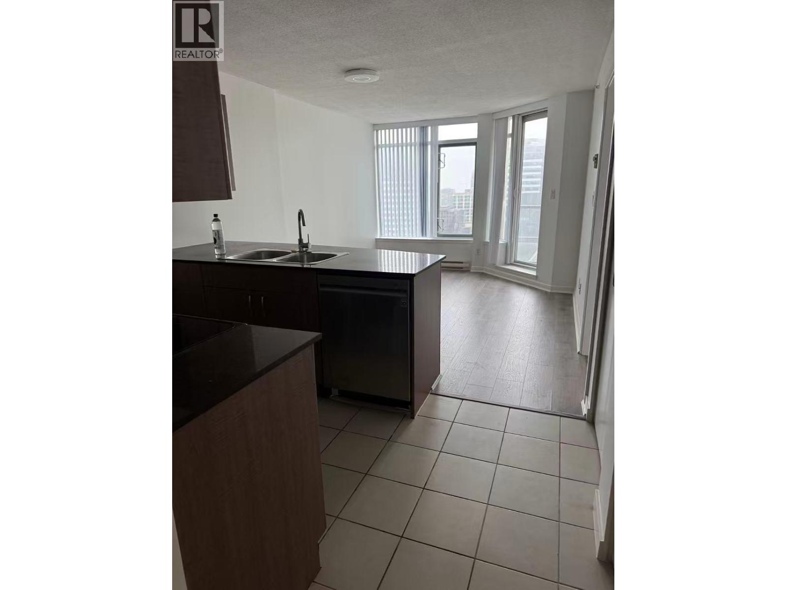 1715 610 GRANVILLE Street - photo 2