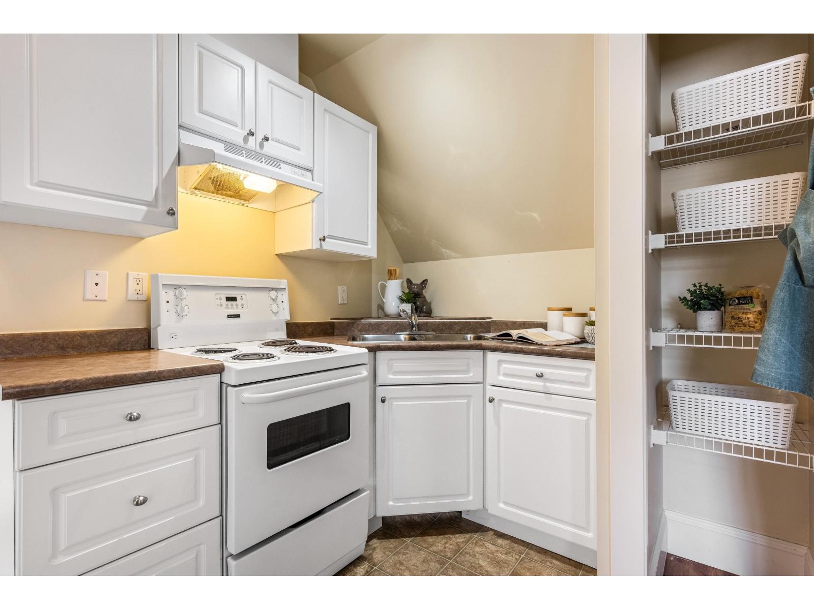 5853 GARRISON BOULEVARD, Garrison Crossing, Chilliwack