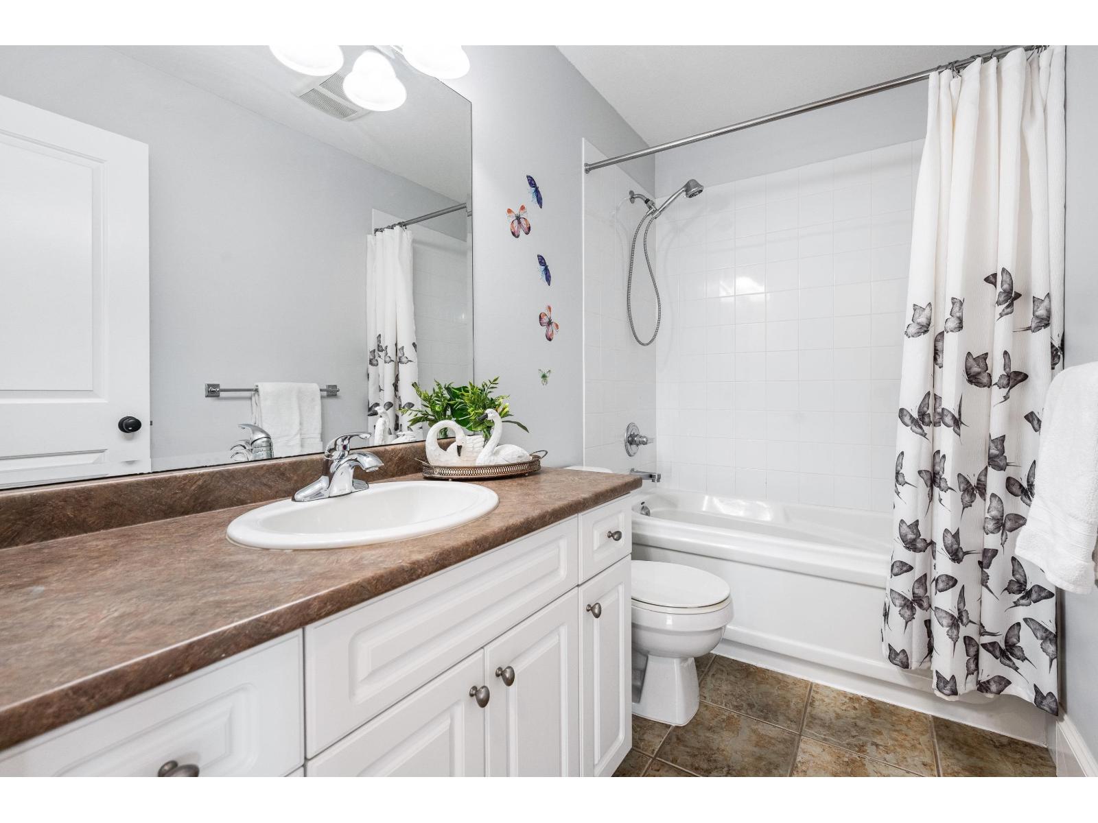 5853 GARRISON BOULEVARD, Garrison Crossing, Chilliwack