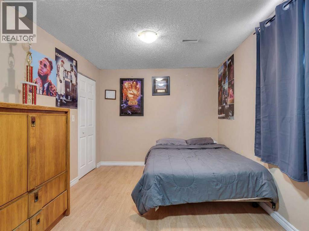 60 Sherwood Way NW - 24