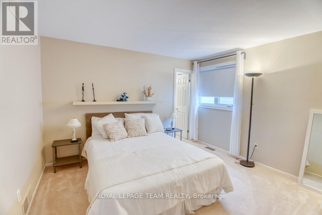 27 SHERK CRESCENT - 23