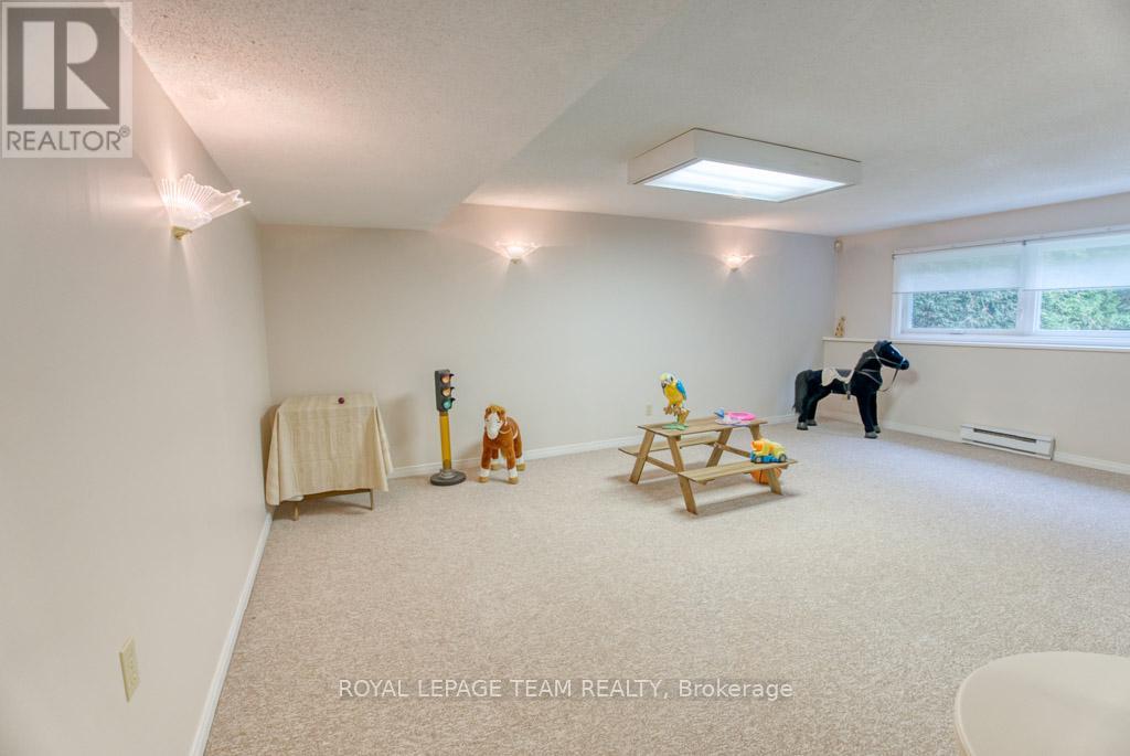 27 SHERK CRESCENT - 30