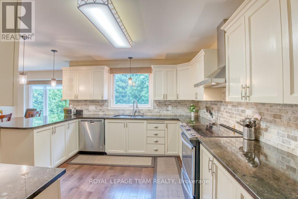 27 SHERK CRESCENT - 8