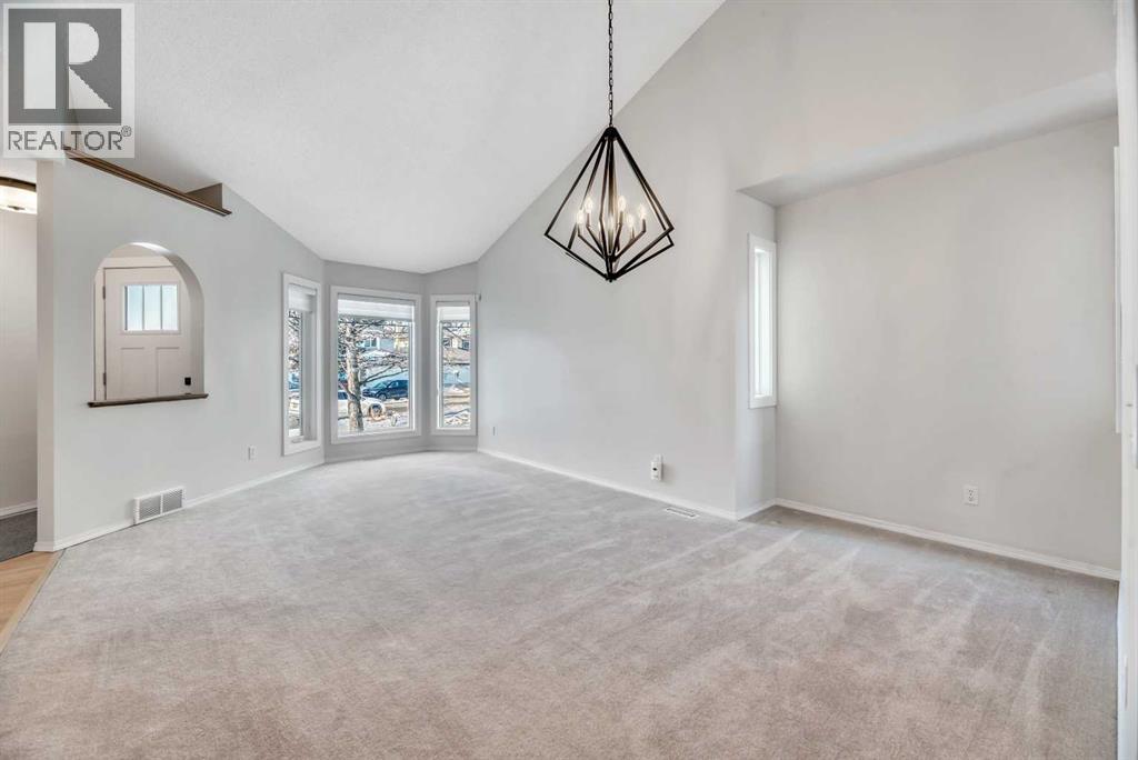 Single Family House for Sale in  Douglasbank Mews SE Douglasdale/Glen Calgary 