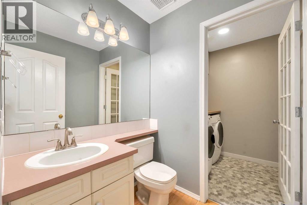 Single Family House for Sale in  Douglasbank Mews SE Douglasdale/Glen Calgary 