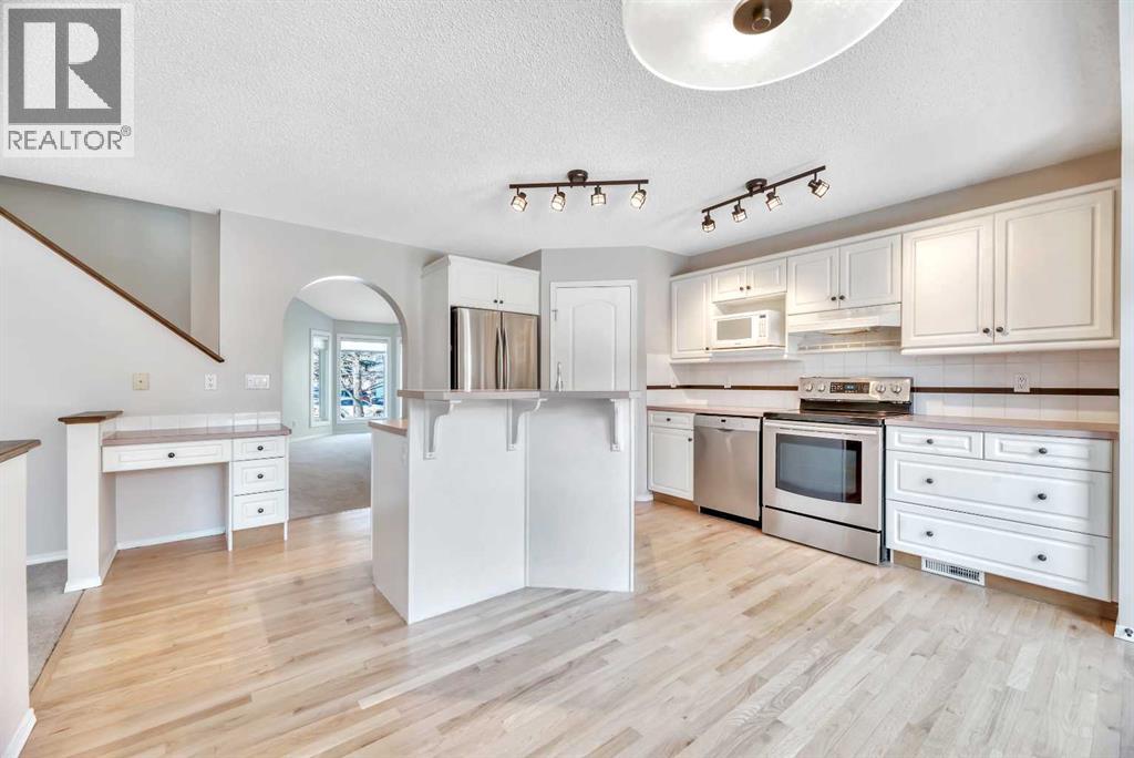 Single Family House for Sale in  Douglasbank Mews SE Douglasdale/Glen Calgary 