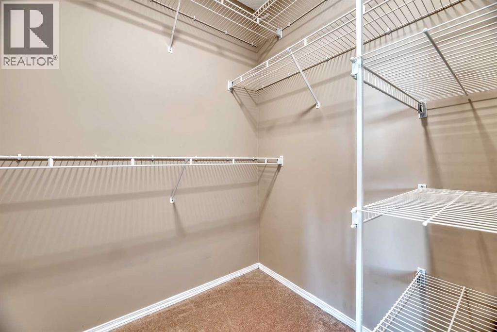 Single Family House for Sale in  Douglasbank Mews SE Douglasdale/Glen Calgary 