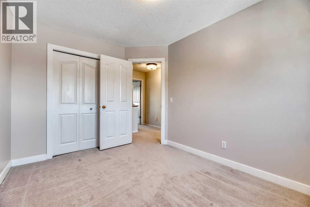 Single Family House for Sale in  Douglasbank Mews SE Douglasdale/Glen Calgary 