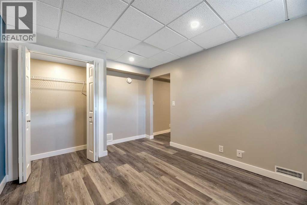 Single Family House for Sale in  Douglasbank Mews SE Douglasdale/Glen Calgary 