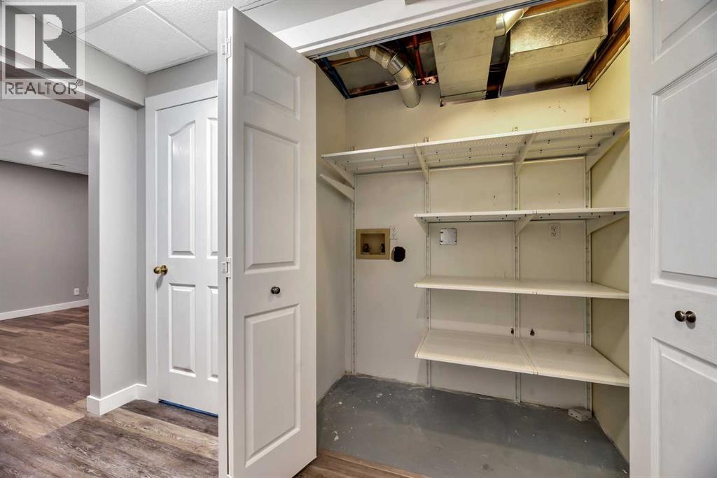 Single Family House for Sale in  Douglasbank Mews SE Douglasdale/Glen Calgary 