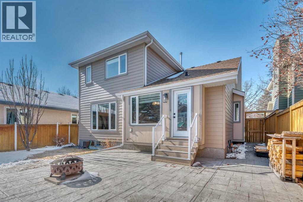 Single Family House for Sale in  Douglasbank Mews SE Douglasdale/Glen Calgary 