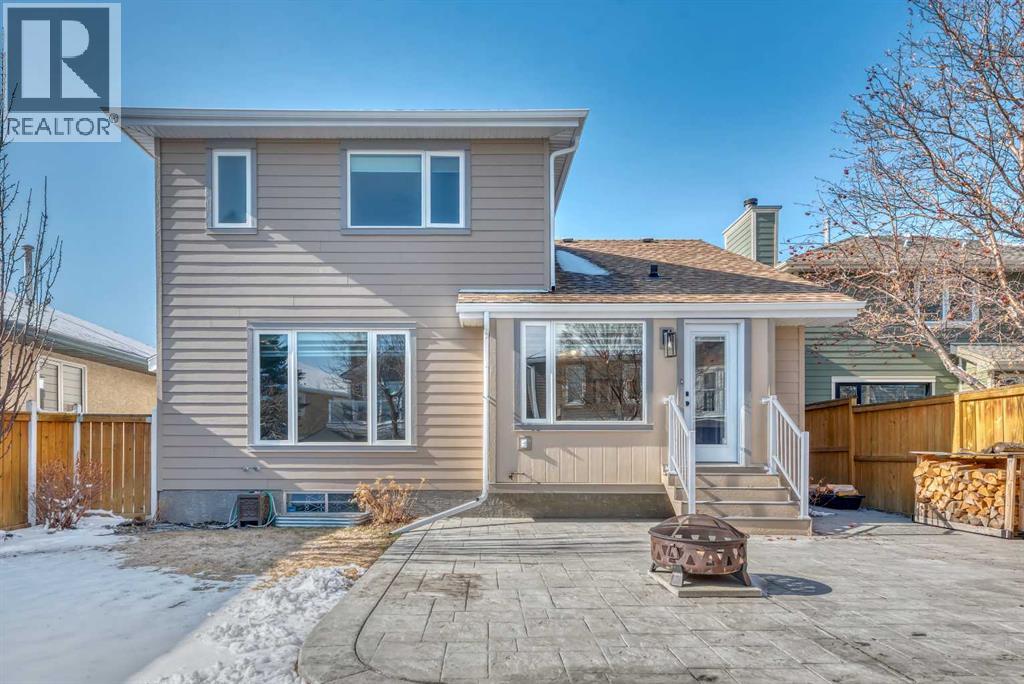 Single Family House for Sale in  Douglasbank Mews SE Douglasdale/Glen Calgary 