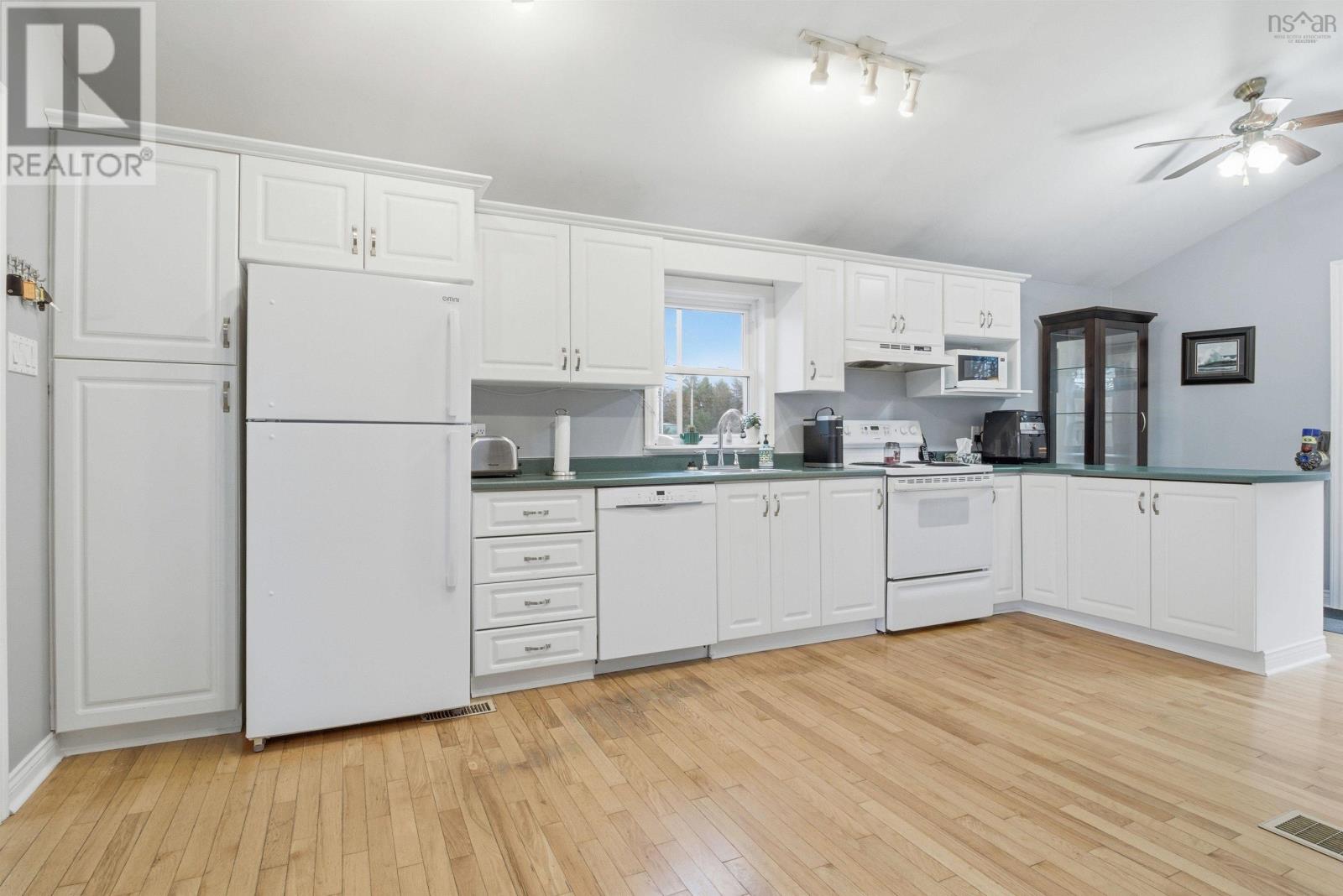 Property 10 of 46 of 643 Highway 1